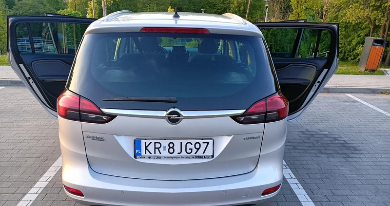 Opel Zafira cena 36000 przebieg: 253000, rok produkcji 2012 z Łasin małe 781